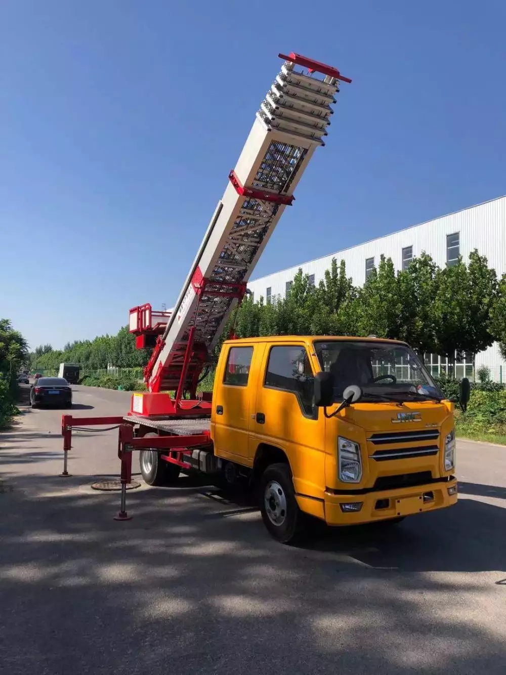 彭市镇附近的云梯车出租服务：轻松解决高空作业需求