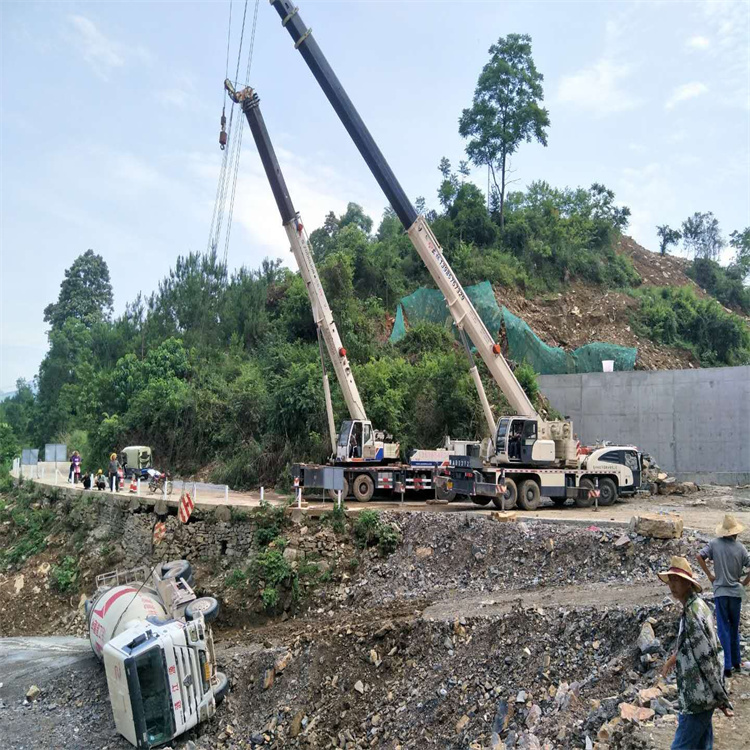彭市镇汽车掉沟里叫吊车救援要多少钱