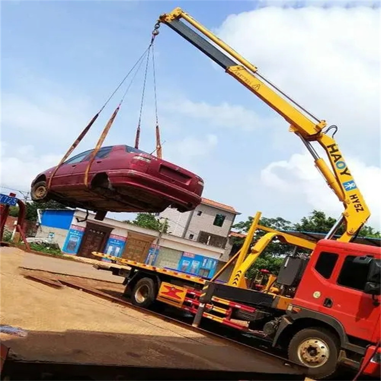 彭市镇吊车吊汽车的正确方法